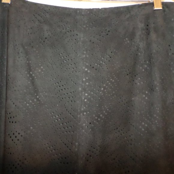 Carina New York Black Perforated Suede Midi Skirt Sz 16 - Picture 2 of 5